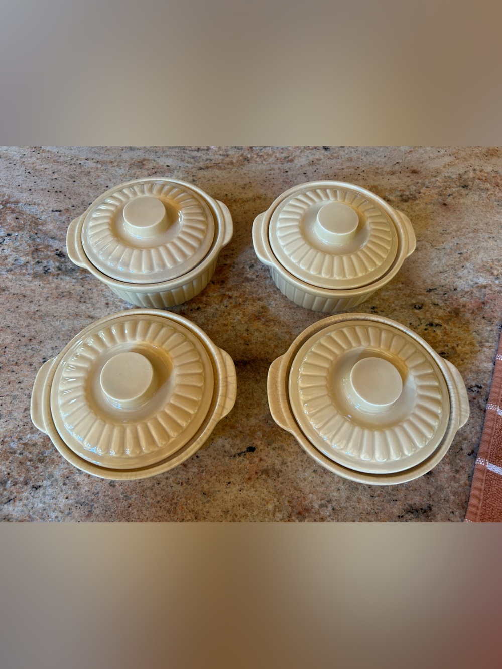 Set (2) 16 oz Japanese Mini Round Cocotte w/lids Made in Japan 5”x6” No chips